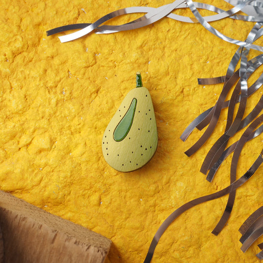 Деревянная брошка "Авокадо"